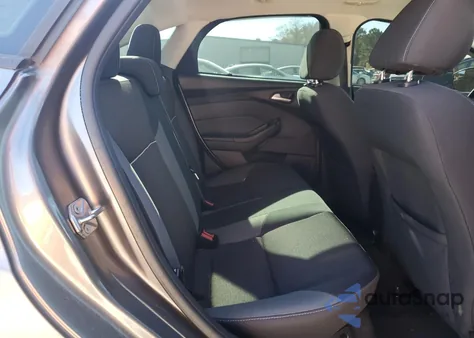 2014 Ford Focus Se z USA, uszkodzony, nr VIN 1FADP3F2XEL418522